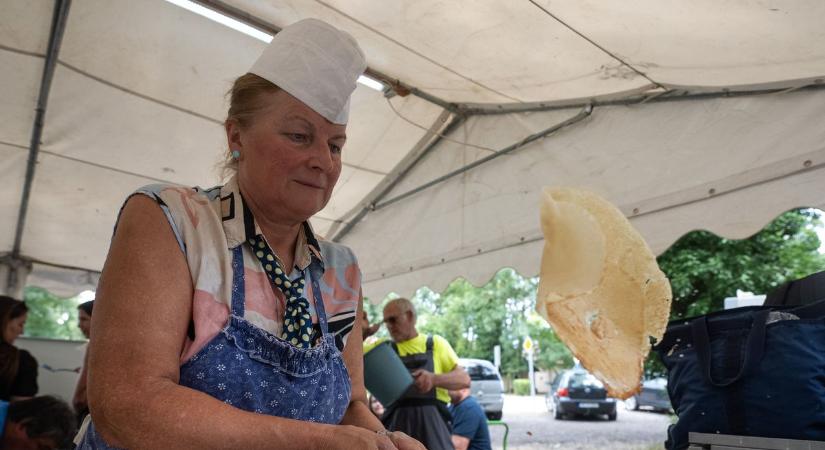Több száz palacsinta között találtuk meg a legfiatalabb séfet, aki nagy bölcsességet osztott meg velünk – galériával