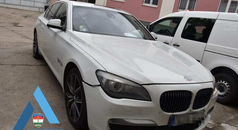 Korhatáros videón a BMW-s drogdiller megbukása, pedig egy kaukázusi őrkutya védte
