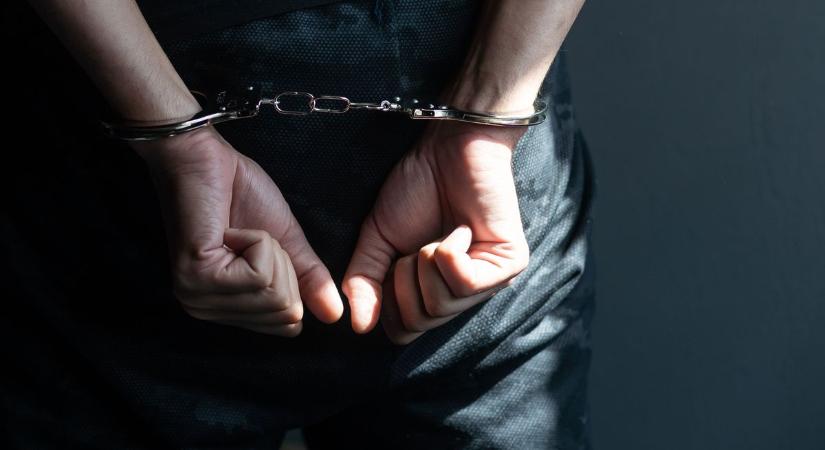 Papucsban vittek be egy nőt a kapitányságra, az egyik rendőr lélegzete is kihagyott, amikor felismerte