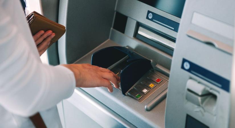 Jönnek a bankautomaták a falvakba – de a pénzünk múlik rajta, milyen ATM érkezik