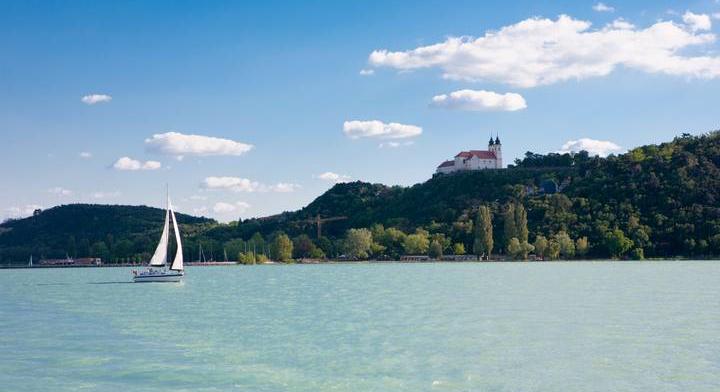 Cápának látszó hal okozott riadalmat a Balatonon, videóra vették Tihanynál
