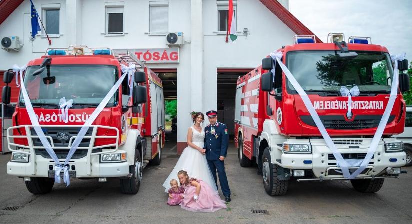 Lángoló szerelem: tíz év után mondta ki az igent a hevesi hős