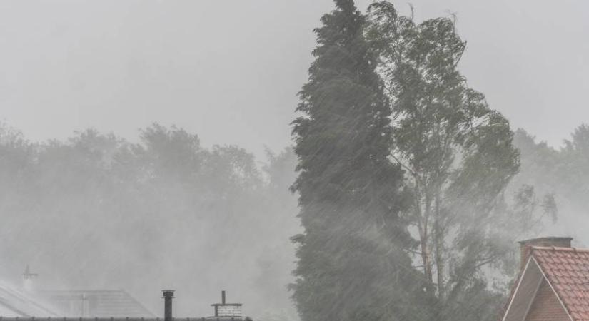 Figyelmeztetést adtak ki 11 megyére, ismét jön a vihar: eddig élvezhetjük ma a nyarat