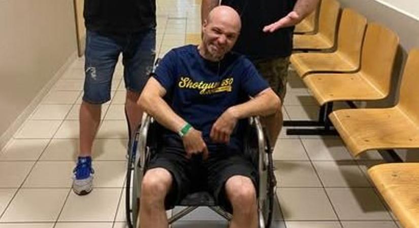 Kórházban került a Road gitárosa