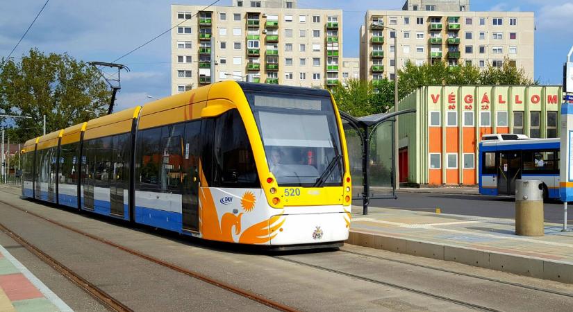 Több mint 10 percet kell várni a debreceni Doberdó utcában a zöld lámpára