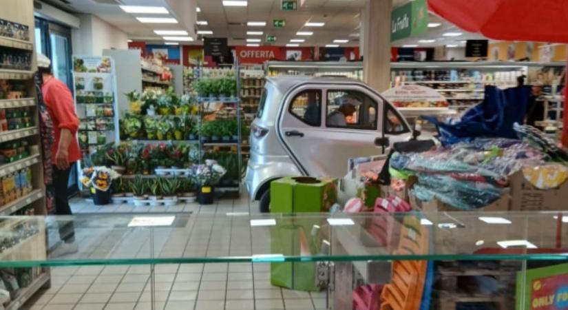 Kisautóval a szupermarketbe