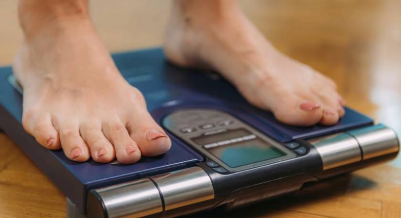 Súlyos veszély fenyegetheti az ilyen testalkatúakat normál BMI mellett is: jobb módszert mutattak a súly mérésére
