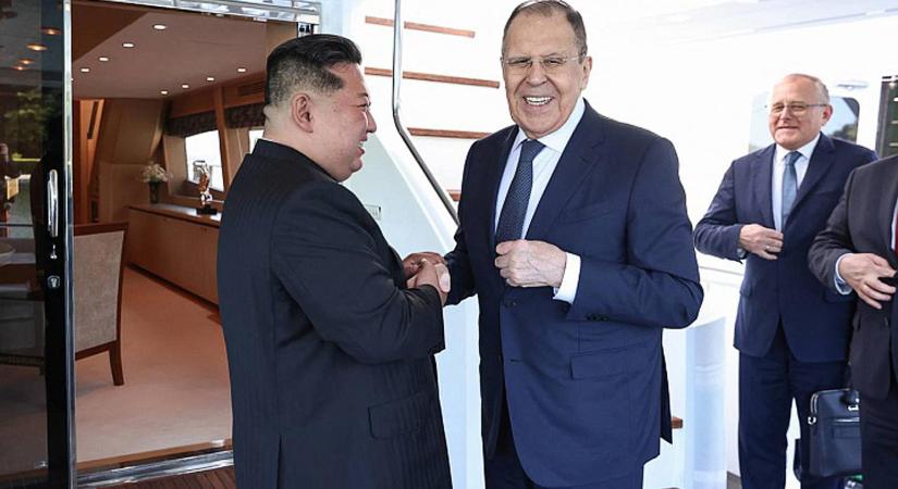Kim Dzsongun megmondta Szergej Lavrovnak, hogy Észak-Korea feltétel nélkül Oroszországot támogatja az Ukrajna elleni háborúban