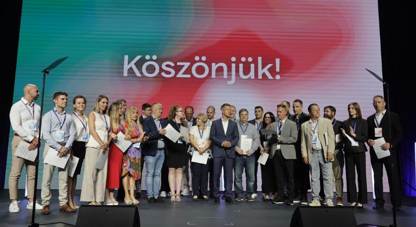 „A Biblia a szeretetre tanít és én ezt hiányolom a mostani vezetésből” – ilyen volt az első Tisza-kongresszus – videó