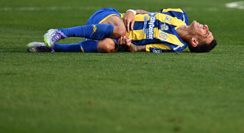 Di María góllal tért vissza nevelőklubjába, de hordágyon, könnyek közt hagyta el a pályát