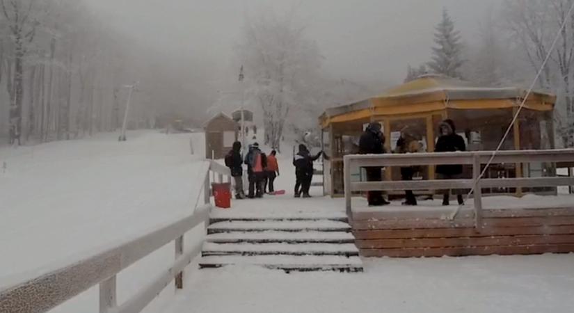 Videón a tegnapi havazás a Kékesen