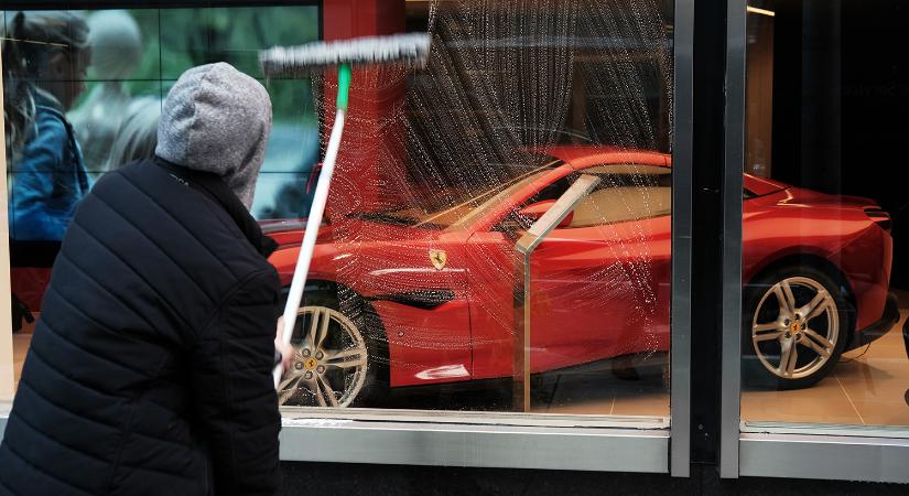 Gigantikus csalás miatt nyomoznak egy Ferrari-kereskedés ellen