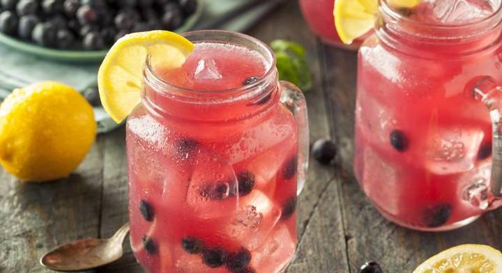 Zamatos áfonyás limonádé: bazsalikomtól lesz igazán különleges
