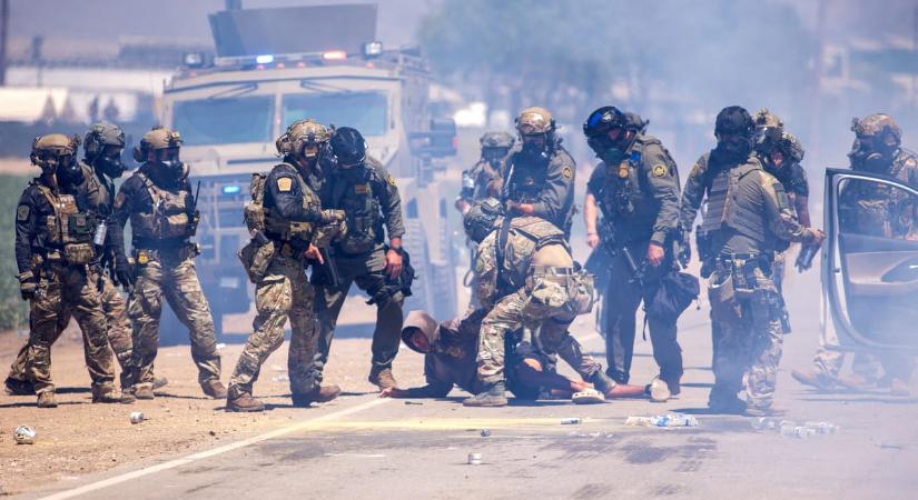 Meghalt egy tetőről lezuhanó mexikói munkás, amikor egy kaliforniai kannabiszültetvényen razziázott a bevándorlási hivatal