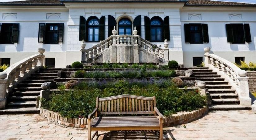 Nem csak a múltja izgalmas – most is készül valami az Apponyi Kastélyban
