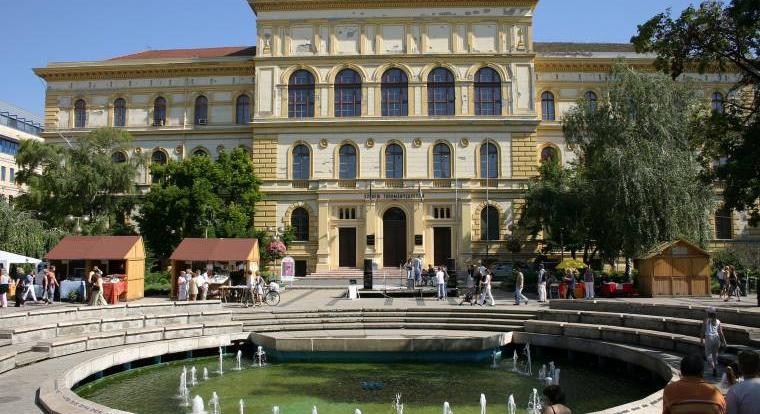 Átadták a régió egyik legmodernebb MI-célú szuperszámítógép-rendszerét az SZTE-n