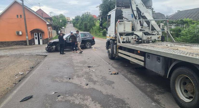 Hármas baleset Huszt környékén: öt sérült, köztük egy csecsemő