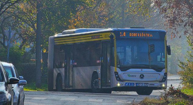 A tűzoltók lezárták a Károli Gáspár utcát