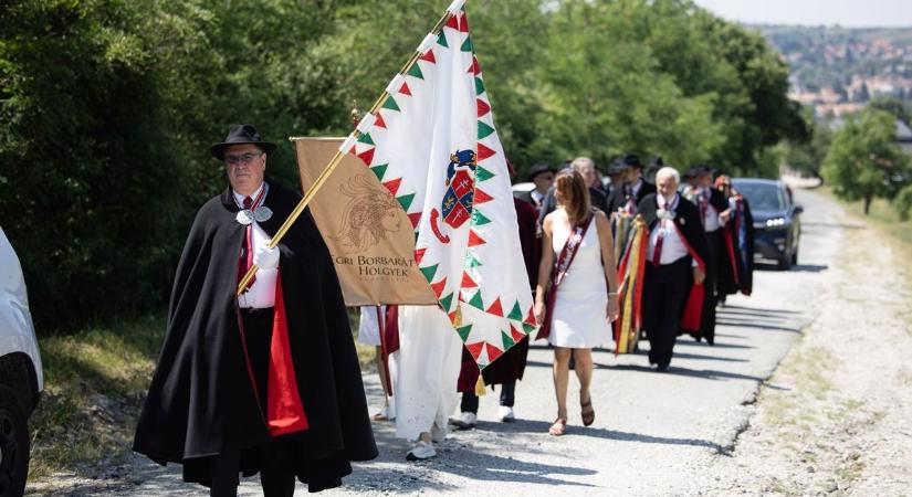 Nem csak ünnepeltek, imádkoztak is – bőségkérő könyörgés az Egri Bor Ünnepe végén
