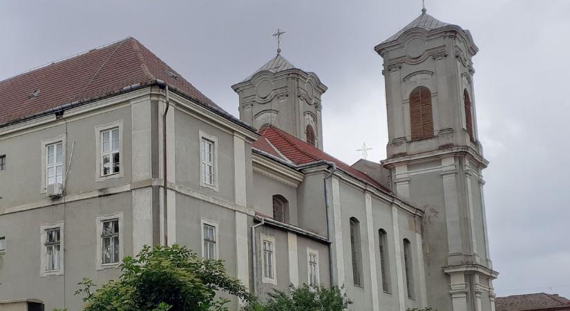 „Bezzegrománia” megtámadta a nagyváradi magyar premontrei örökséget