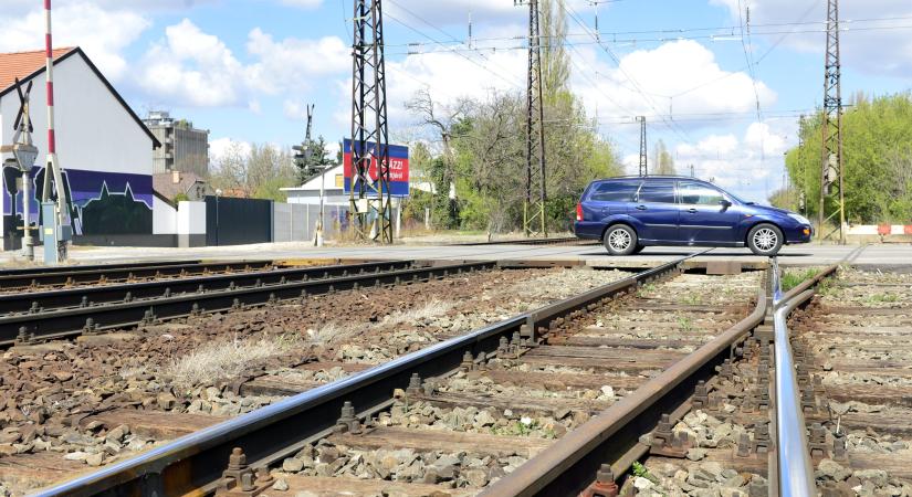 Nem volt klíma az IC-n, egy utas újraélesztése miatt riasztották a mentőket