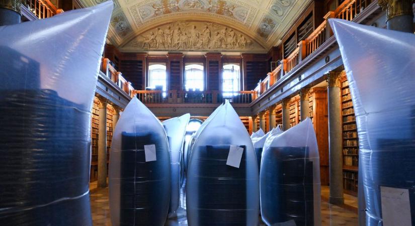 Felzabálja a könyvtárat a pannonhalmi horrorbogár, űrtechnológiát is bevetnek ellene