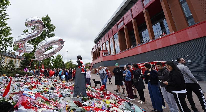 Első meccsét játssza Diogo Jota halála óta a Liverpool, Szoboszlai kezd