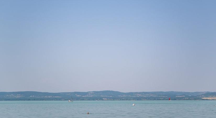 „A Balaton mindenkié” – írta a minisztérium Hadházynak arra, mekkora szabad partszakasz maradt a tó körül