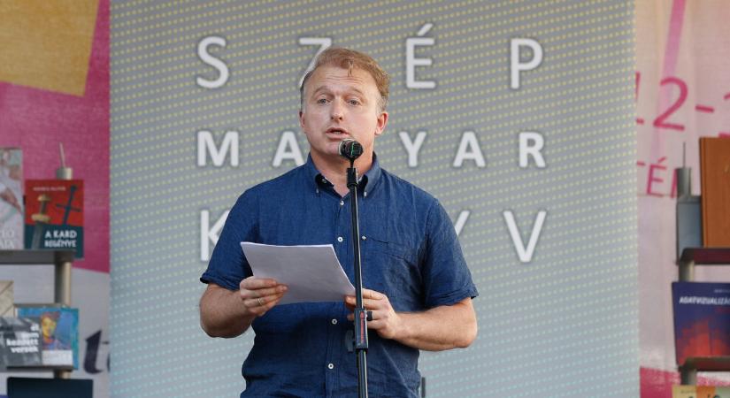 Lackfi János új kötetéről: haláltudat, csodák és a család mint extrém sport