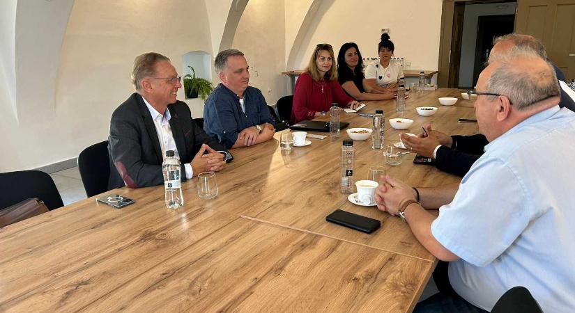 Új távlatok a felnőttképzésben: együttműködés a Kanta Szakképző Központ és a Békéscsabai Szakképzési Centrum között