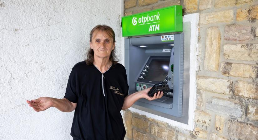 Nem adta ki a nyugdíjas pénzét az ATM, hetek óta ül a felvételen a bank