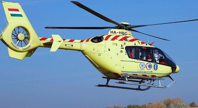 Rendkívüli: lezuhant egy siklóernyős Nagyharsánynál, mentőhelikopter érkezett a helyszínre
