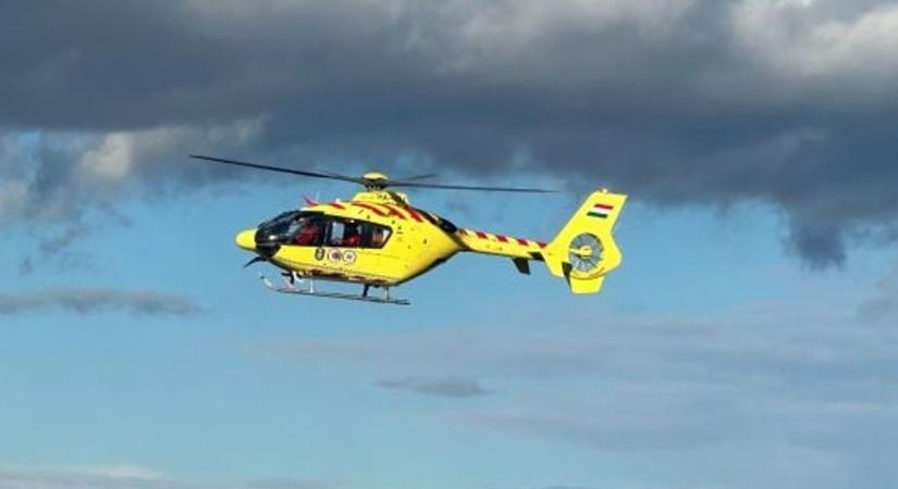Áll a forgalom az M7-esen Székesfehérvár előtt, mentőhelikopter is érkezett