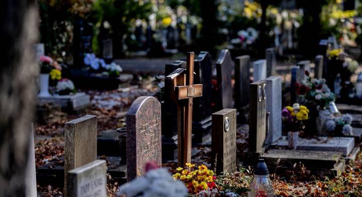 Lezárja kapuit az ország egyik leghíresebb temetője, így lehet majd bejutni