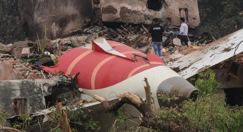 Air India: az egyik pilóta kórtörténete miatt nem zárható ki az ögyilkosság