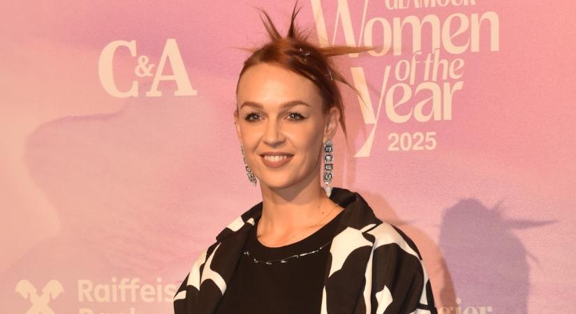 Újabb felvétel került ki a magyar sztár-DJ és az ismert focista esküvőjéről: szem nem marad szárazon az első közös táncukat látva