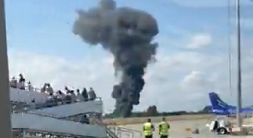 Lezuhant egy kisrepülőgép a londoni Southend repülőtéren
