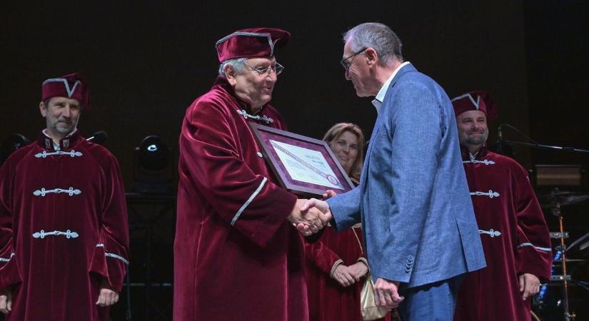 Dr. Gál Lajos Egri Csillaga ismét a legjobb lett, elárulta, mi a titka az nyertes bor évjáratának