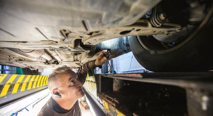 Műszaki vizsga: nincs vége a drágulásnak, újabb hullám jöhet – ehhez már az elektromos autóknak is köze van