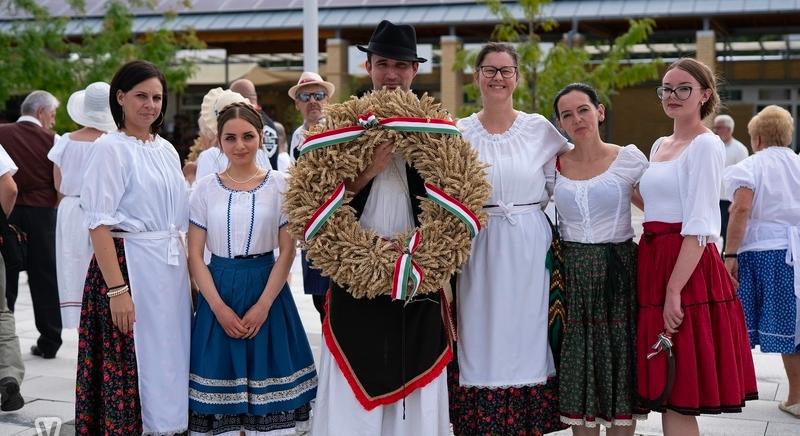 Tizenhárom aratóbanda döntötte a kalászokat a XXXIV. Büki Aratóünnepen