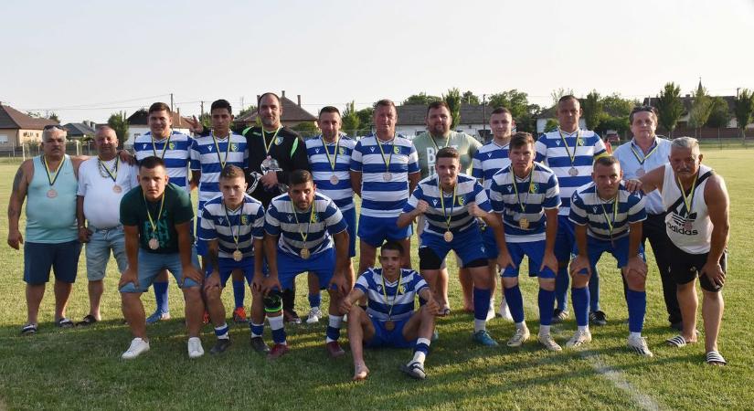 Öt új csapat adta be a nevezését a következő szezonra, két csapat viszont megszűnik