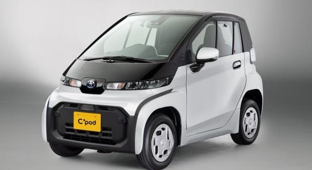 Még a smartnál is kisebb városi villanyautót villant a Toyota!