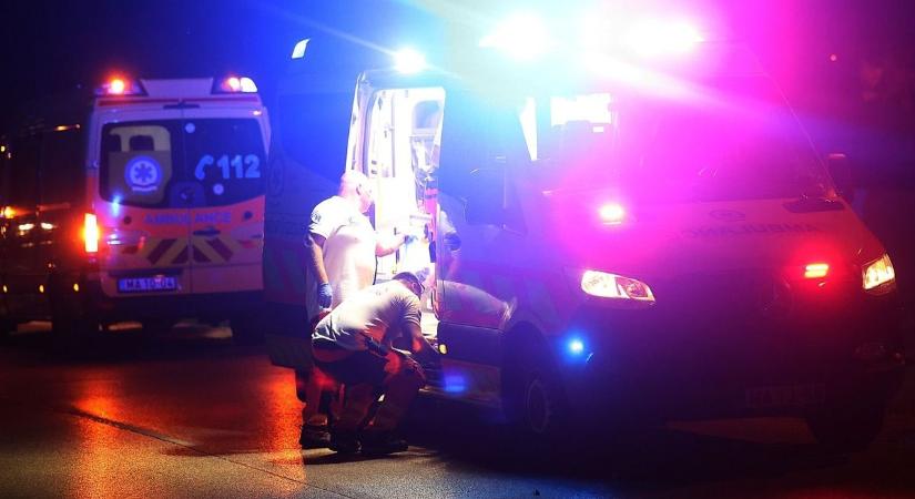 Belehalt a sérüléseibe a motoros, megrázó felvételeken mutatjuk a tragédia helyszínét