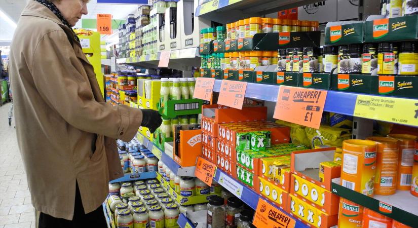 Négy nyugdíjas verekedett össze egy Lidl előtt, tragikus vége lett a balhénak