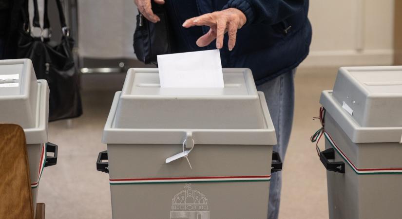 Időközi választás Gárdonyban: háromból két fideszes helyére is a polgármester jelöltjeit választották