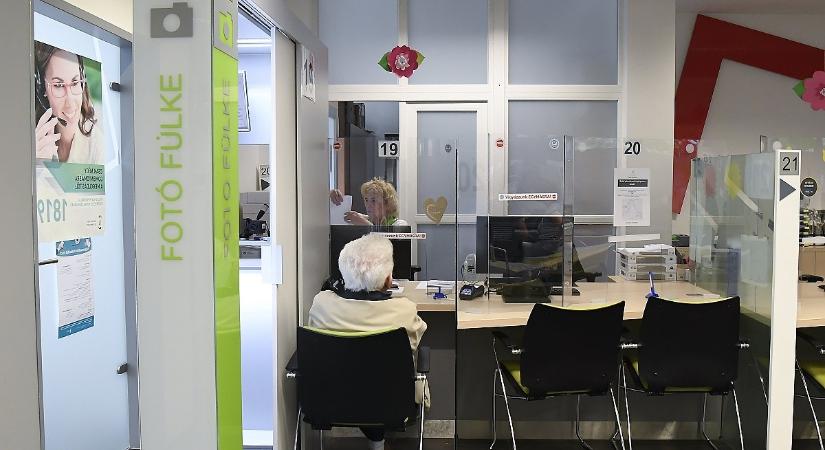Lemondhat a hétfői ügyintézésről, állnak a kormányablakok