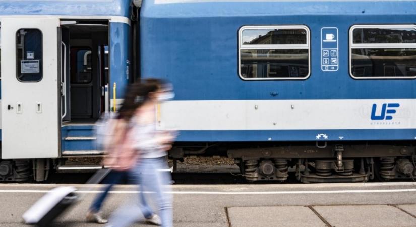 Újra kellett éleszteni egy férfit vasárnap délután a tatai vasútállomáson