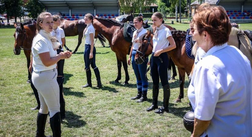 Lóháton a legjobb a kilátás – képeken a Zombai Lovasnapok vasárnapi eseményei (GALÉRIA)
