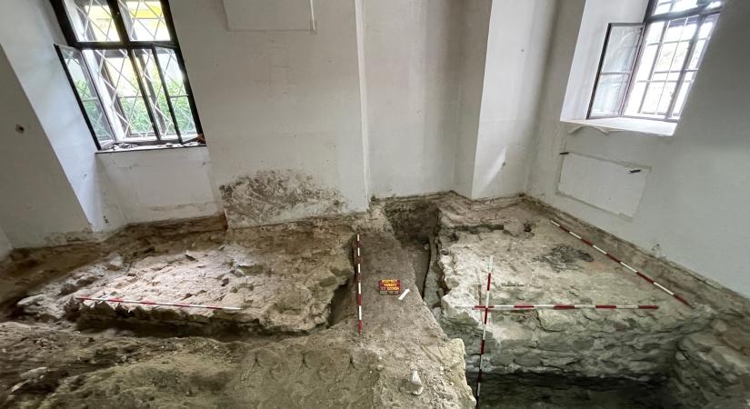 Középkori és kora újkori várfalak, erődítések a veszprémi várban