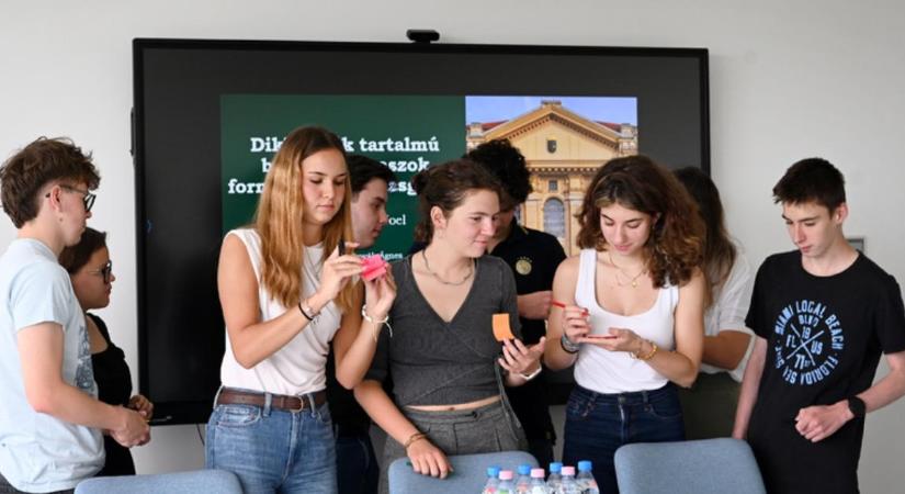 A jövő gyógyszerészei táboroztak a Debreceni Egyetem mentorprogramjának keretében